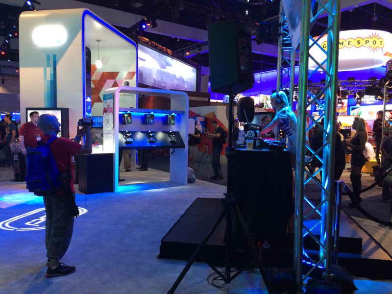 Illustration for article titled Pictures of People Taking Pictures of Things At E3 2014